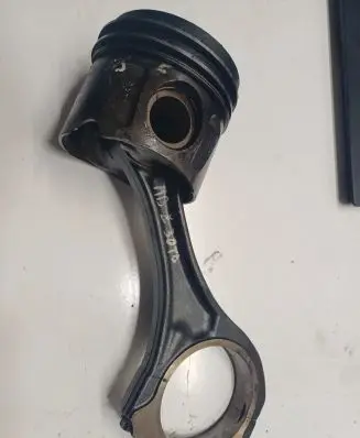 Mercedes-Benz E W211 Piston with connecting rod 8370