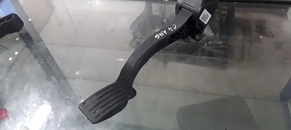 Peugeot 308 Accelerator pedal position sensor 9671434080