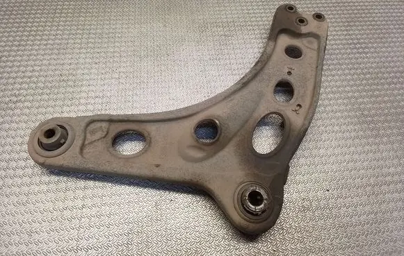 Opel Vivaro Front control arm 8200395031