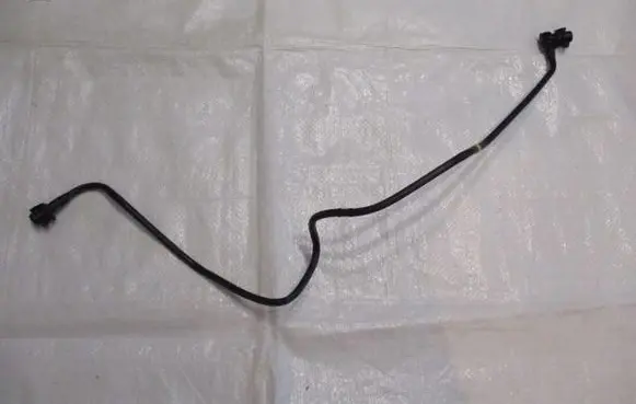 Engine coolant pipe/hose