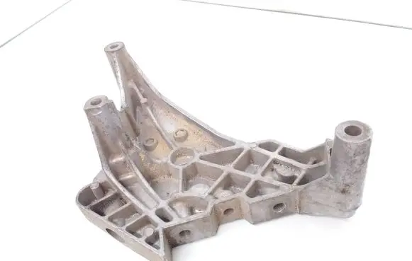 Volkswagen Touran I Engine mounting bracket 03G199207F