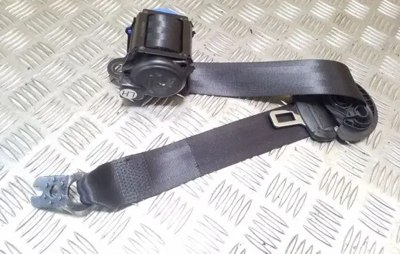 Volkswagen Up Rear seatbelt