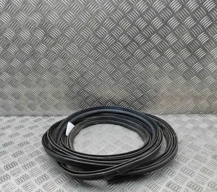 Opel Movano B Trunk rubber seal (body) 93168106