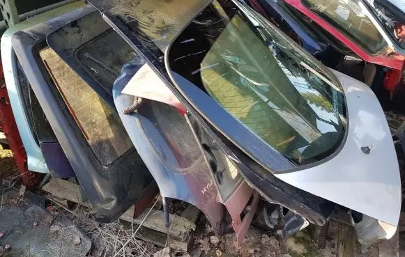 Mazda 323 Tailgate/trunk/boot lid melynas