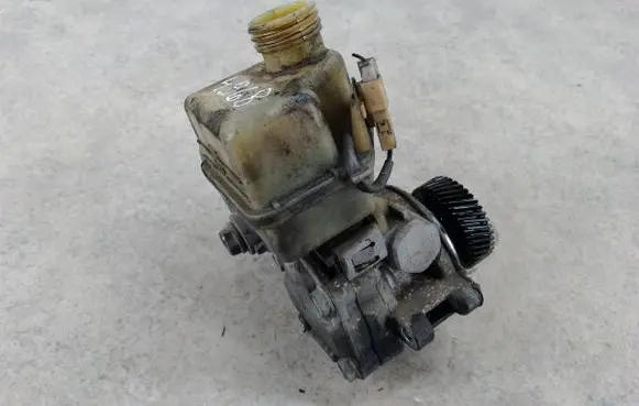 Mazda 5 Power steering pump 