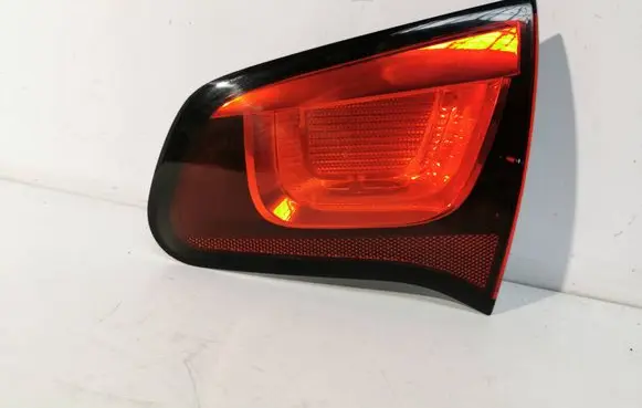 Tailgate rear/tail lights