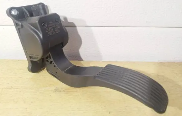 Mercedes-Benz Sprinter W906 Accelerator throttle pedal A9063000304 0280755025 ZGS013Q018