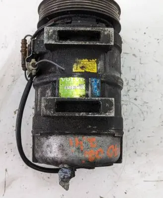 Volvo V70 Air conditioning (A/C) compressor (pump) 9166103 971D257171