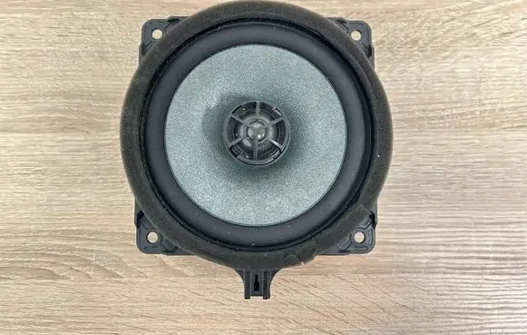 Hyundai Santa Fe Rear door speaker 963402W100
