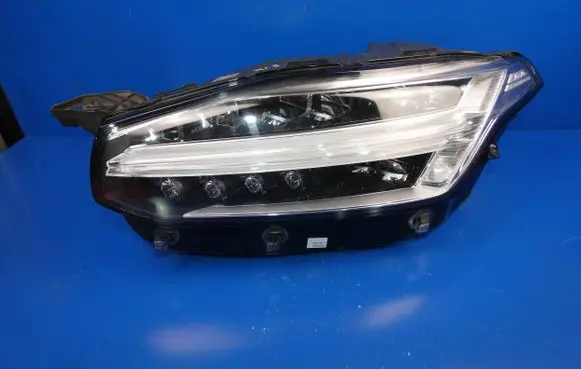 Volvo XC90 Headlight/headlamp 31353155 89909029