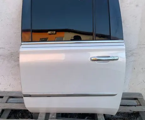 Cadillac Escalade IV Front door 23378567