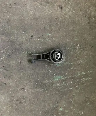Chevrolet Trax Gearbox mounting bracket