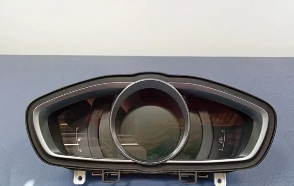 Volvo V40 Speedometer (instrument cluster) 31412271