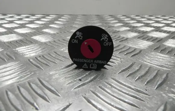 Passenger airbag on/off switch