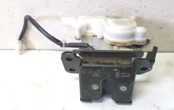 Mazda 5 Loading door lock 