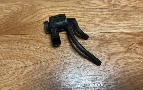Volkswagen PASSAT B6 Turbo solenoid valve 1J0906283C