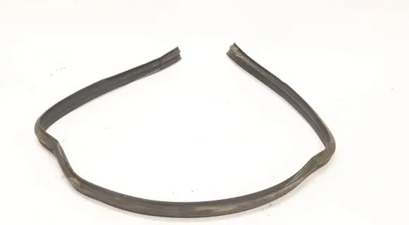 Mercedes-Benz E W124 Wiper trim 5782766