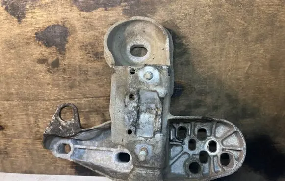 Audi A4 S4 B6 8E 8H Engine mounting bracket 8E0199351