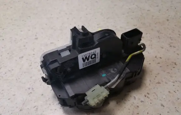 Chevrolet Orlando Rear door lock 13578242