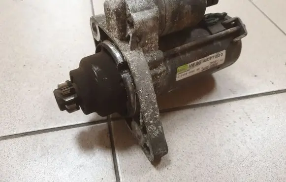 Volkswagen PASSAT B6 Starter motor 02Z911023G