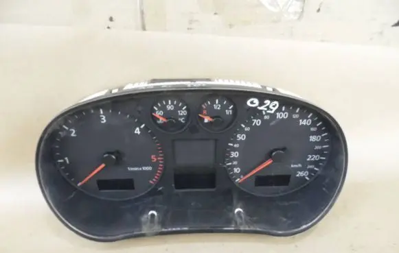 Audi A3 S3 8L Speedometer (instrument cluster) 8L0920900E 008AUZ5Z0L10