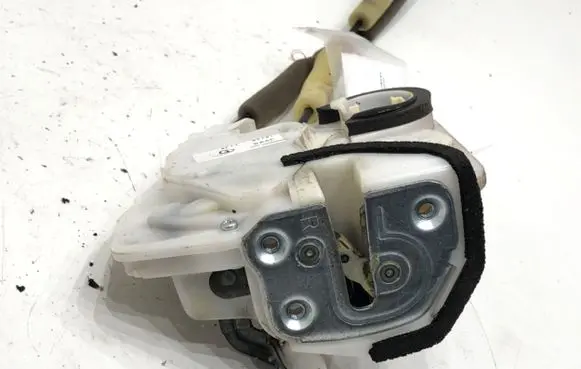 Mazda 2 Front door lock
