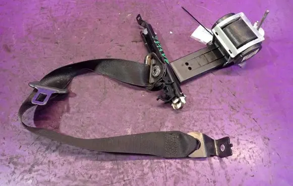 Opel Zafira B Front seatbelt