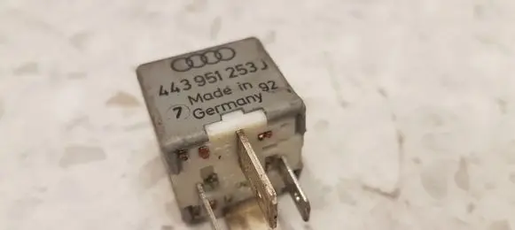 Audi A4 S4 B5 8D Other relay 443951253J