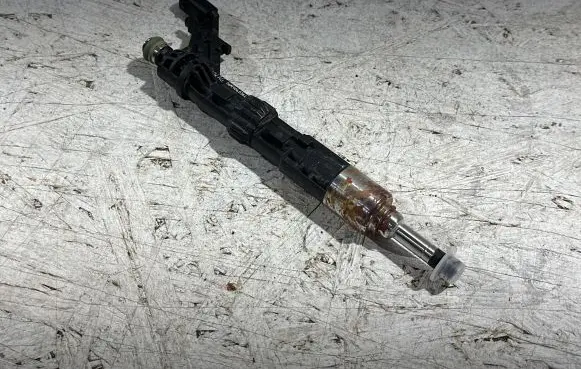 Porsche Panamera (971) Fuel injector 06M906036L