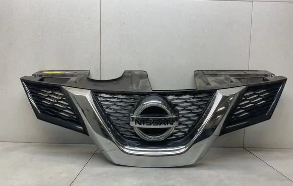 Nissan X-Trail T32 Front bumper upper radiator grill 623104CEA0A