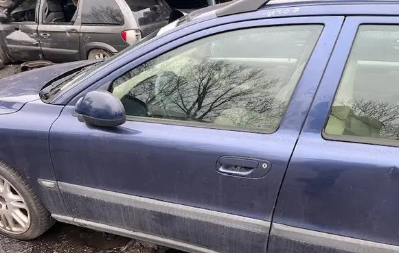 Volvo V70 Front door 