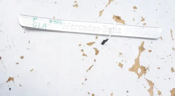 Mercedes-Benz GLA W156 Front sill trim cover