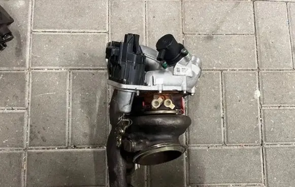BMW M5 Supercharger 8658211