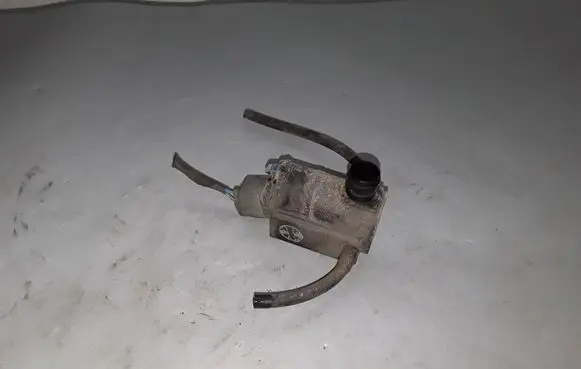 KIA Carens II Windscreen/windshield washer pump 985103E000