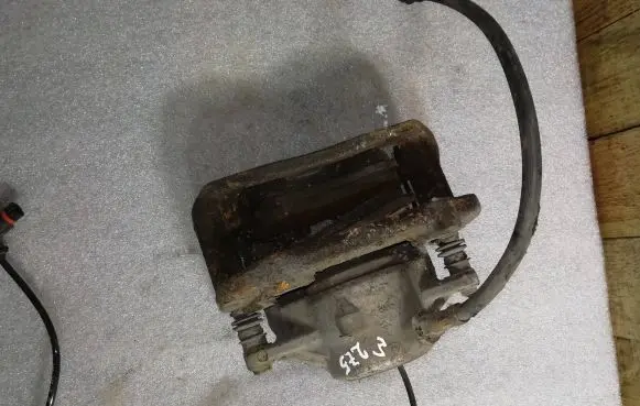 Front brake caliper