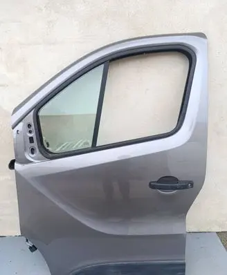 Opel Vivaro Front door 80674701R