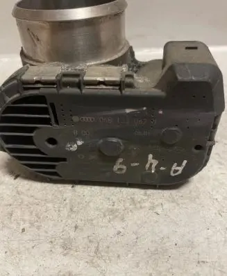 Audi A4 S4 B5 8D Throttle valve 06B133062M