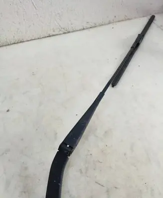 Porsche Macan (95B) Front wiper blade arm W000041784