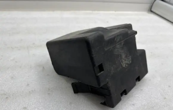 Fiat 500E Battery box tray cover/lid 33200263500