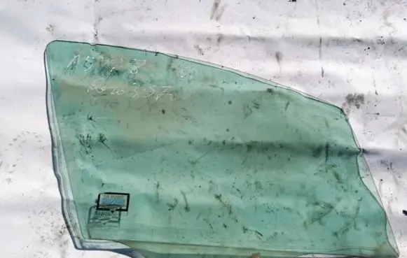 Peugeot 307 Front door window glass four-door 