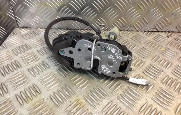 Opel Insignia A Front door lock
