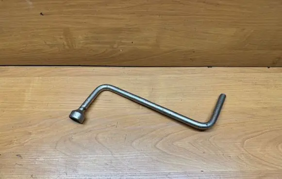 BMW 5 E39 Wheel nut wrench 6771036 HEYDD