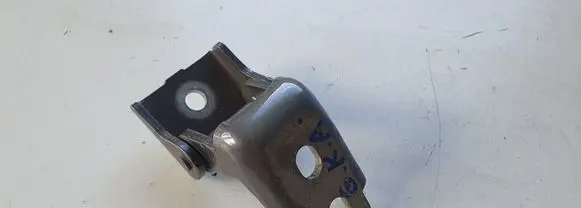 Renault Captur Rear door lower hinge