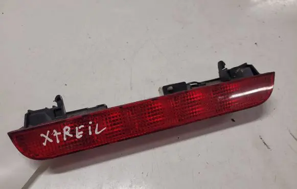 Nissan X-Trail T30 Third/center stoplight P1842