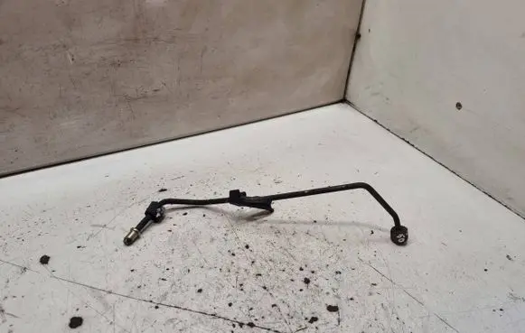 Volvo V50 Fuel injector supply line/pipe 