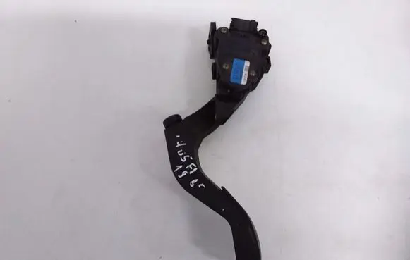 Audi A4 S4 B5 8D Accelerator throttle pedal 8D1723523G