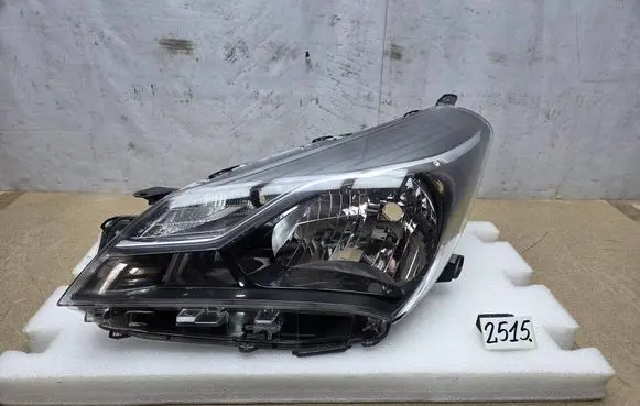 Toyota Yaris Headlight/headlamp 