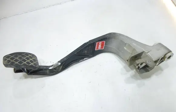 Volkswagen PASSAT B5.5 Clutch pedal 8D1721316G