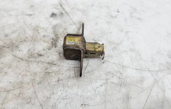 Mitsubishi Pajero Airbag deployment crash/impact sensor MR409363