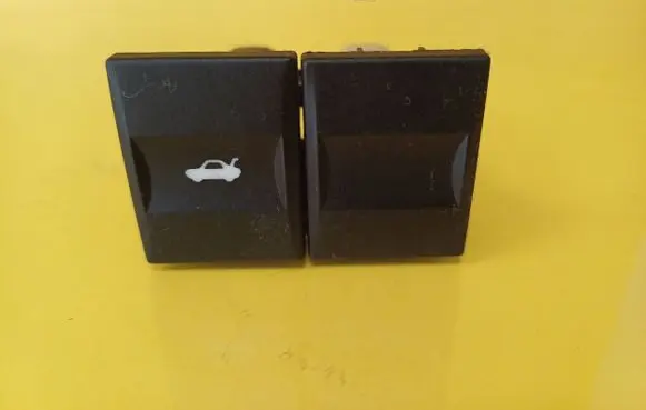 Tailgate opening switch
